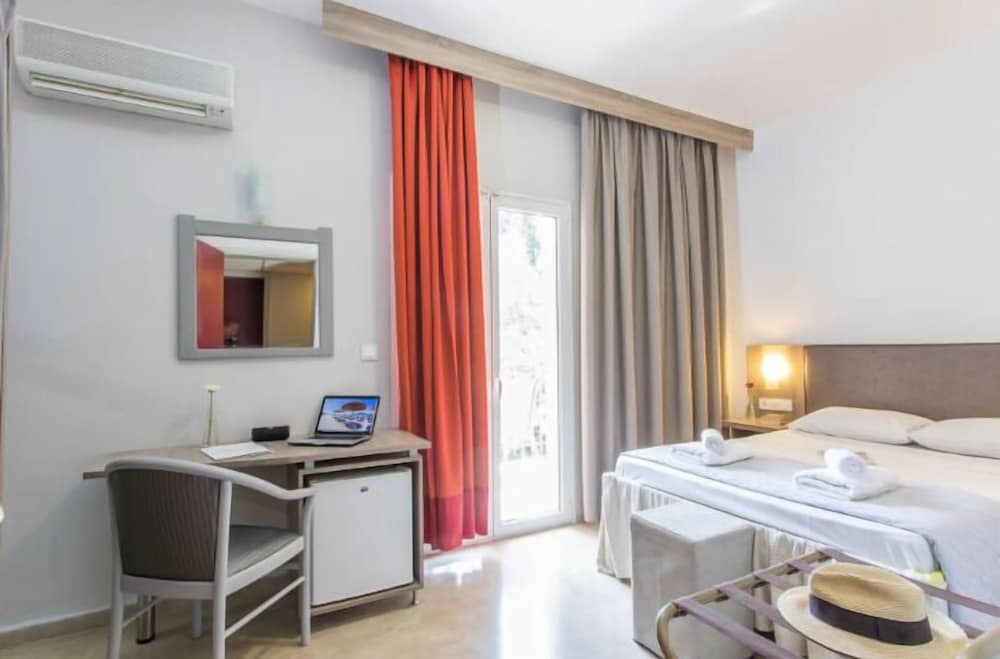 Silver Bay Hotel — Hotel rooms in Gouvia, Ionian Islands