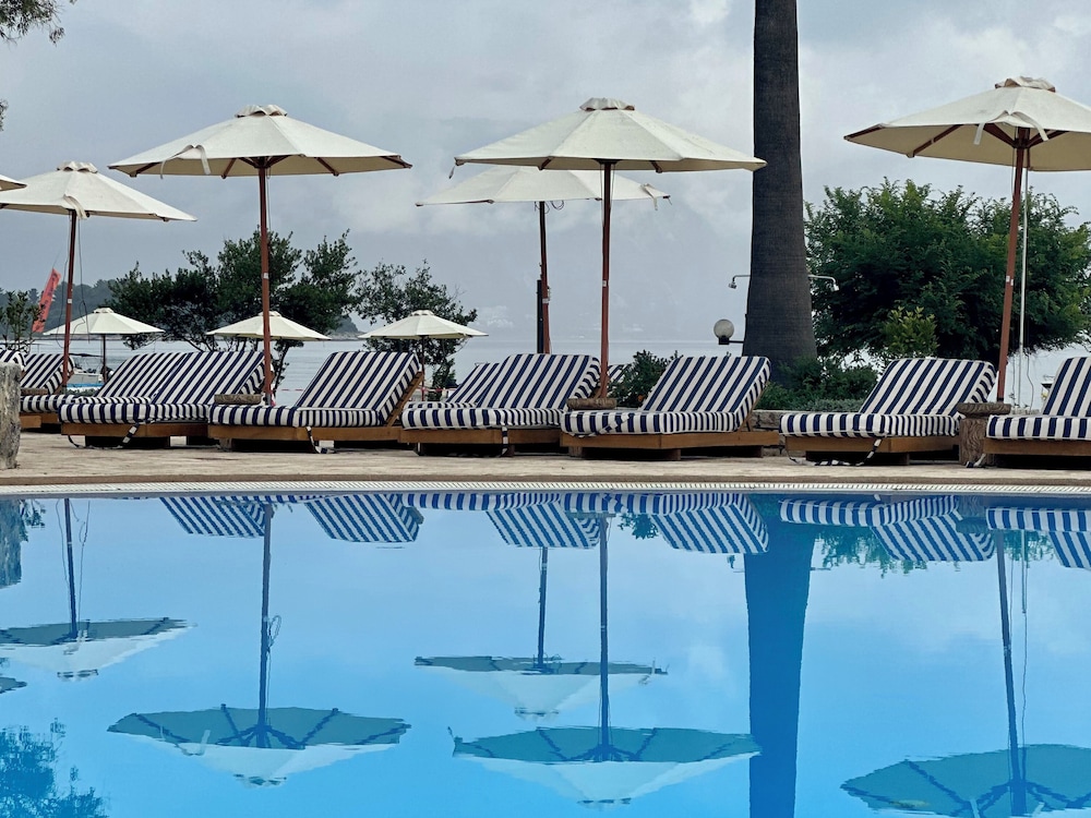 Kerkyra Blue Hotel & Spa by Louis Hotels — Swimming pool in Alykes, Ionian Islands