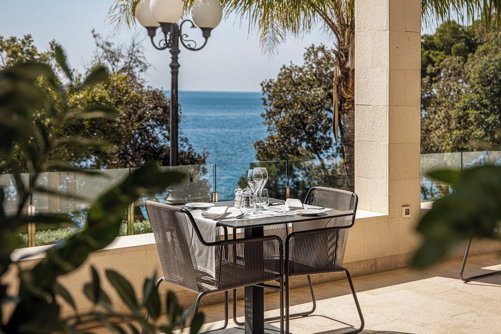 Royal Palm Hotel — Restaurant & bars in Dubrovnik, Dubrovnik-Neretva