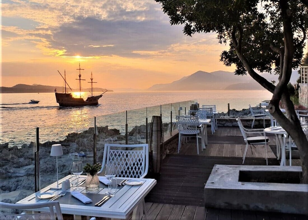 Royal Palm Hotel — Restaurant & bars in Dubrovnik, Dubrovnik-Neretva