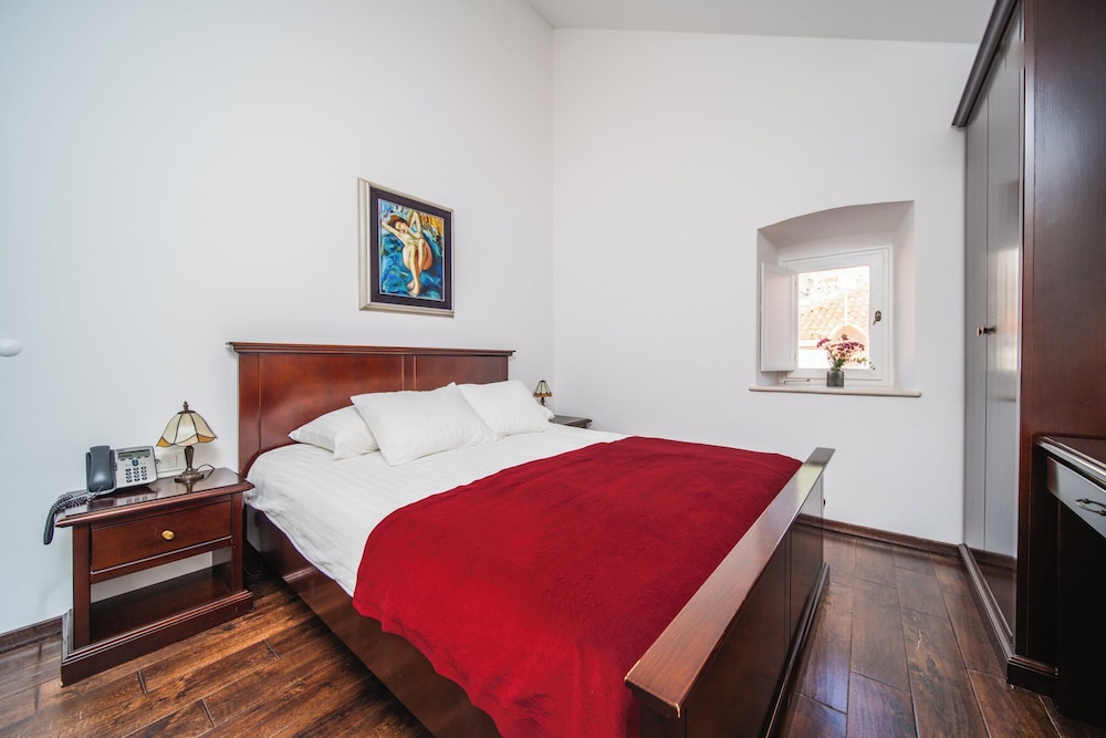 SUNce Palace Apartments with free offsite parking — Hotel rooms in Dubrovnik, Dubrovnik-Neretva