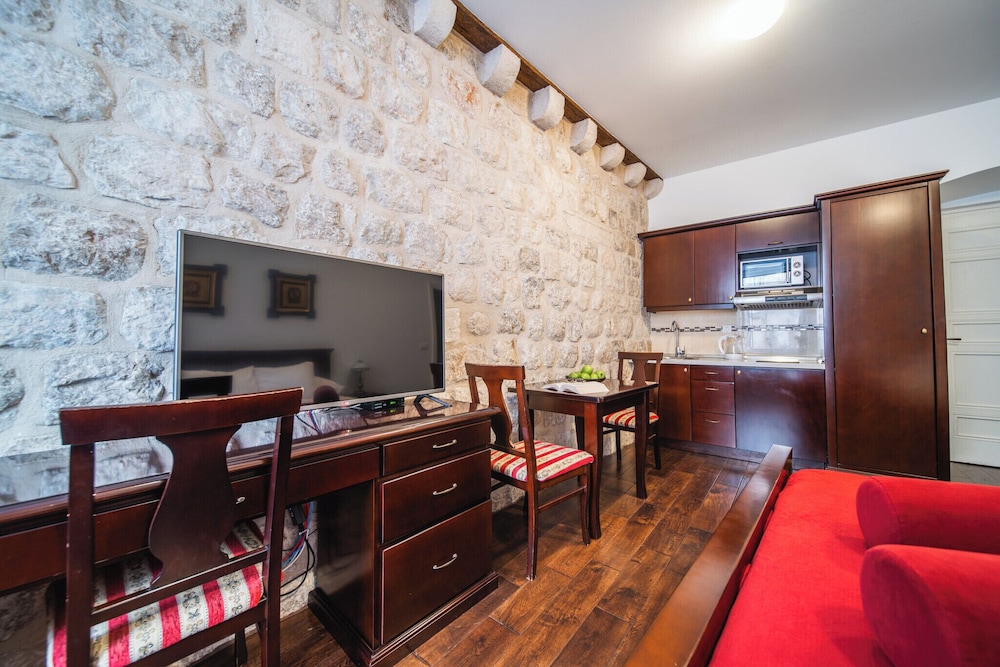 SUNce Palace Apartments with free offsite parking — Hotel rooms in Dubrovnik, Dubrovnik-Neretva