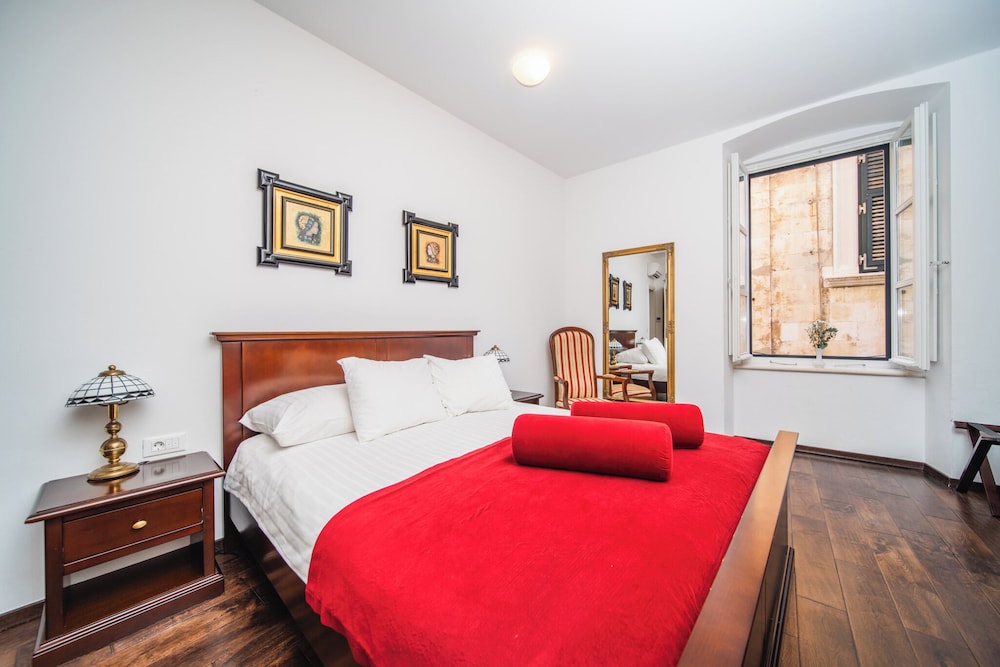 SUNce Palace Apartments with free offsite parking — Hotel rooms in Dubrovnik, Dubrovnik-Neretva