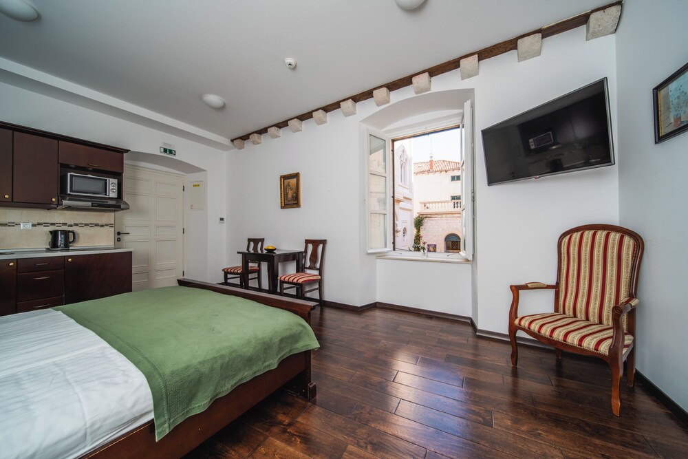 SUNce Palace Apartments with free offsite parking — Hotel rooms in Dubrovnik, Dubrovnik-Neretva