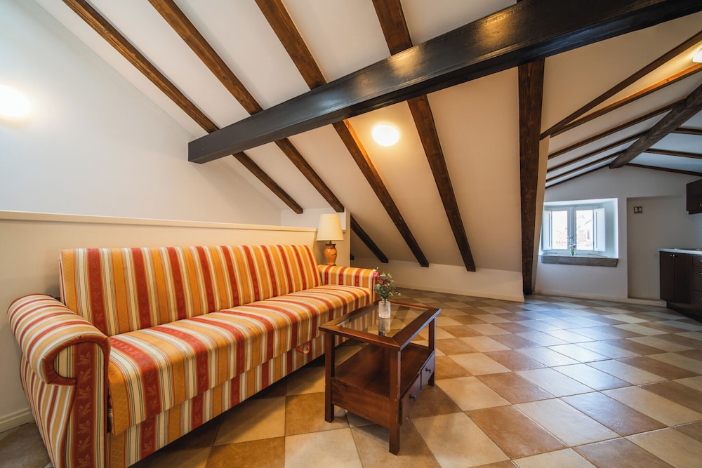 SUNce Palace Apartments with free offsite parking — Hotel rooms in Dubrovnik, Dubrovnik-Neretva