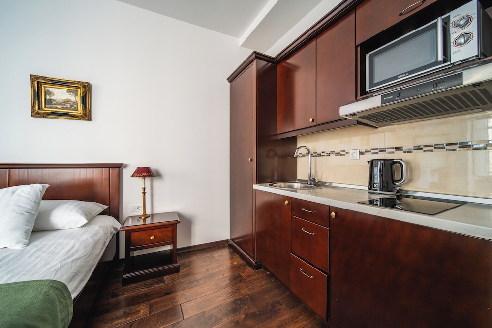 SUNce Palace Apartments with free offsite parking — Hotel rooms in Dubrovnik, Dubrovnik-Neretva