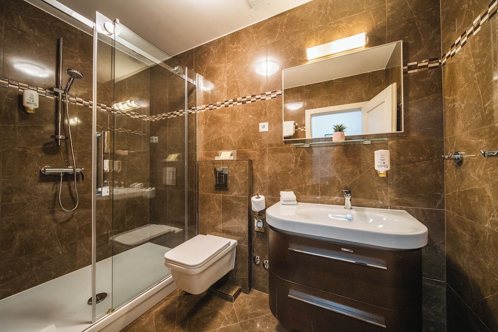 SUNce Palace Apartments with free offsite parking — Hotel rooms in Dubrovnik, Dubrovnik-Neretva