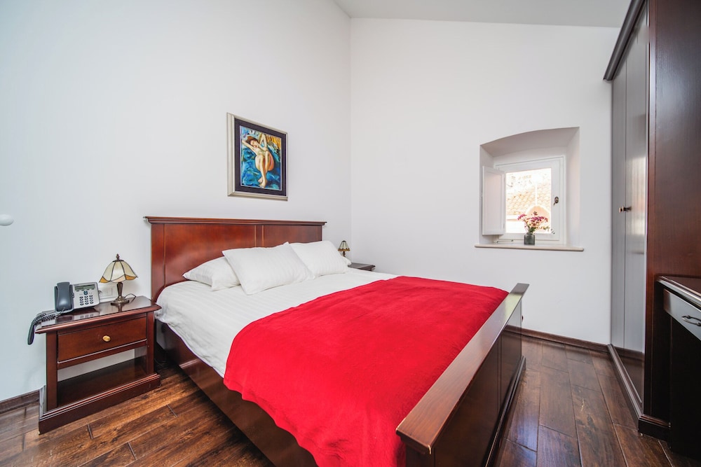 SUNce Palace Apartments with free offsite parking — Hotel rooms in Dubrovnik, Dubrovnik-Neretva