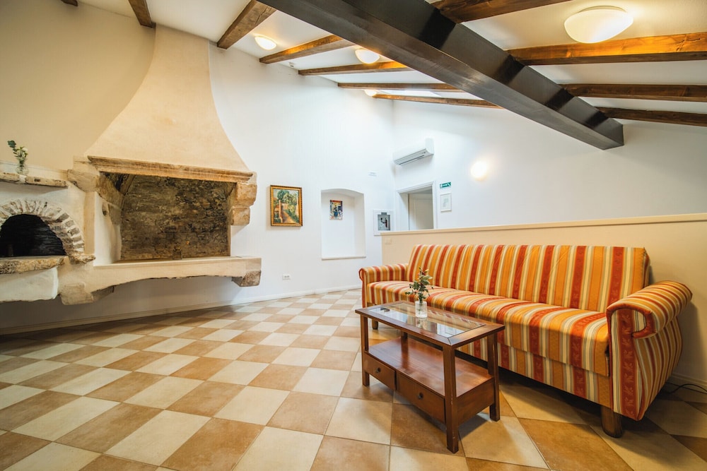 SUNce Palace Apartments with free offsite parking — Hotel rooms in Dubrovnik, Dubrovnik-Neretva