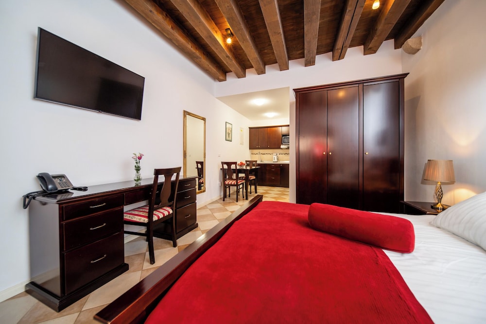 SUNce Palace Apartments with free offsite parking — Hotel rooms in Dubrovnik, Dubrovnik-Neretva