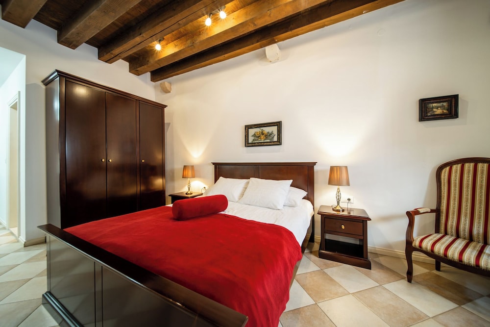 SUNce Palace Apartments with free offsite parking — Hotel rooms in Dubrovnik, Dubrovnik-Neretva