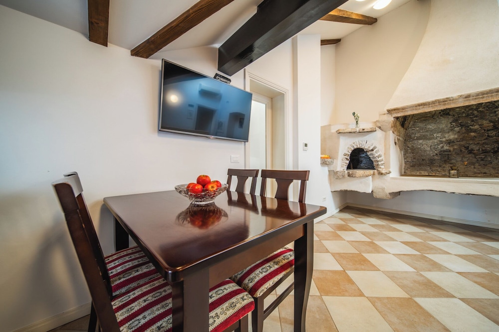 SUNce Palace Apartments with free offsite parking — Hotel rooms in Dubrovnik, Dubrovnik-Neretva