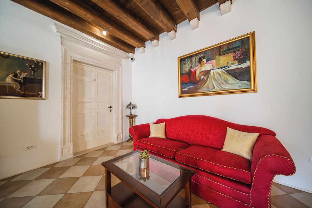 SUNce Palace Apartments with free offsite parking — Hotel rooms in Dubrovnik, Dubrovnik-Neretva