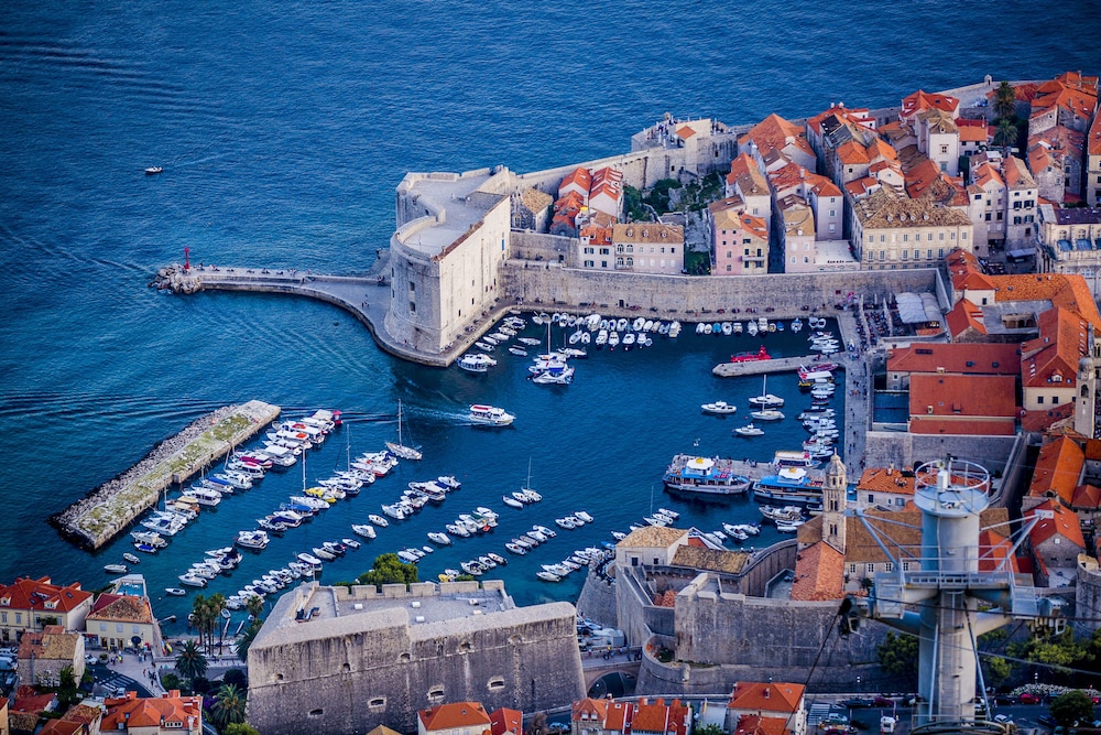 SUNce Palace Apartments with free offsite parking — Main photo in Dubrovnik, Dubrovnik-Neretva