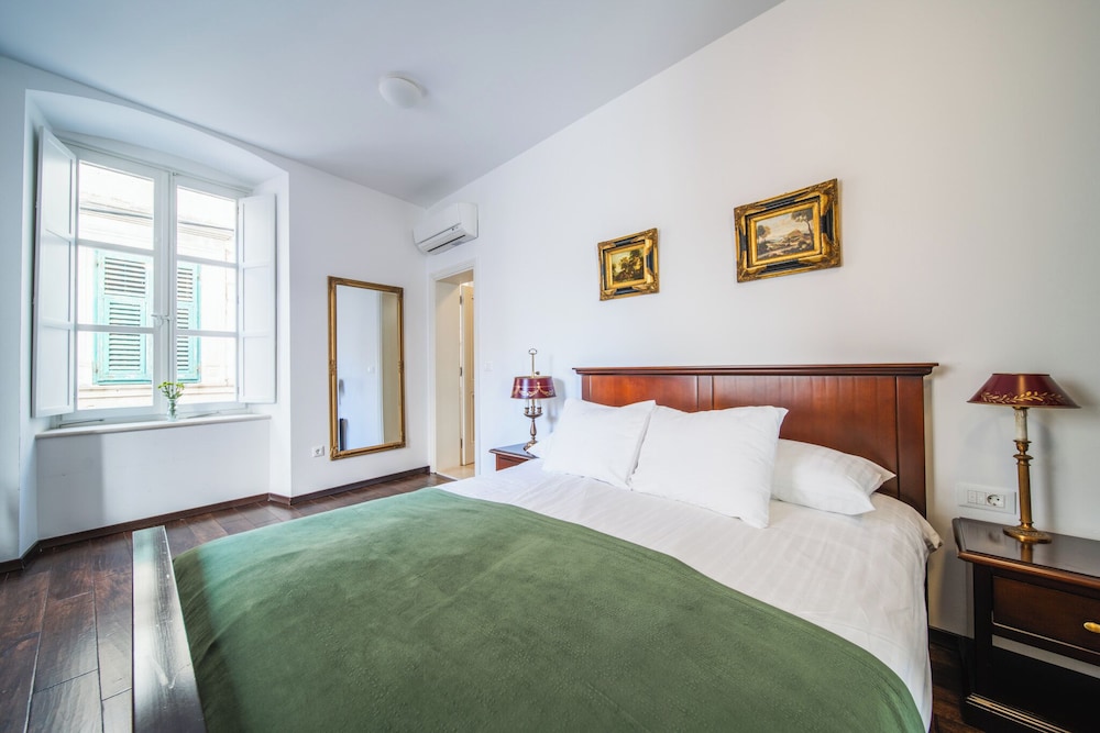 SUNce Palace Apartments with free offsite parking — Hotel rooms in Dubrovnik, Dubrovnik-Neretva