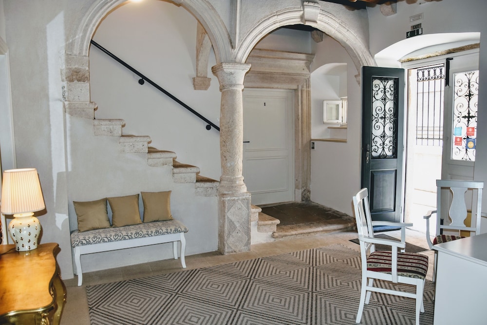 SUNce Palace Apartments with free offsite parking — Hotel building in Dubrovnik, Dubrovnik-Neretva