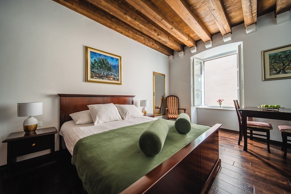 SUNce Palace Apartments with free offsite parking — Hotel rooms in Dubrovnik, Dubrovnik-Neretva
