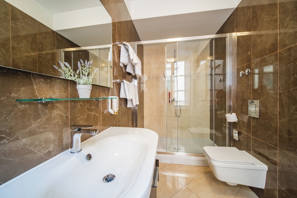SUNce Palace Apartments with free offsite parking — Hotel rooms in Dubrovnik, Dubrovnik-Neretva