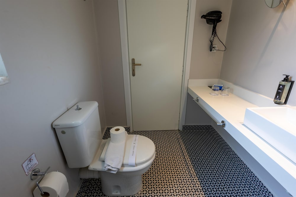 Dore Hotel — Hotel rooms in Chania