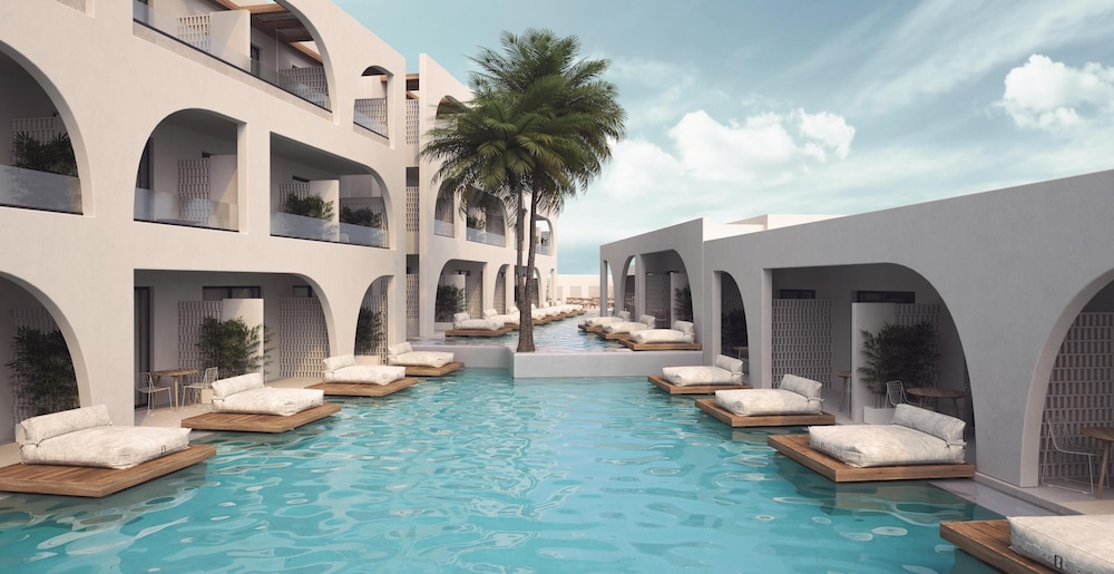 Dore Hotel — Swimming pool in Chania