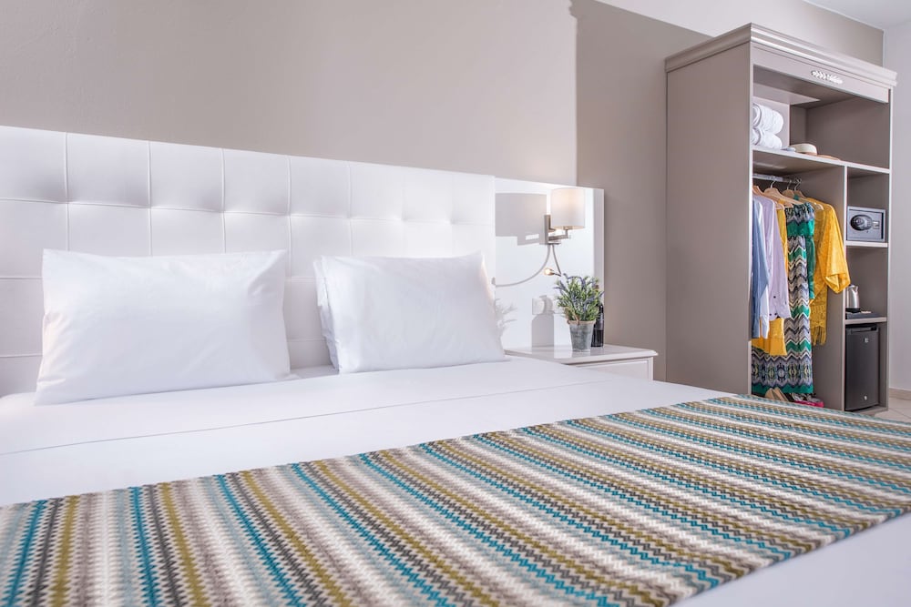 Dore Hotel — Hotel rooms in Chania