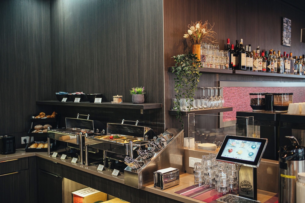 Homaris West Side – Self- Check In — Restaurant & bars in Berlin, Berlin