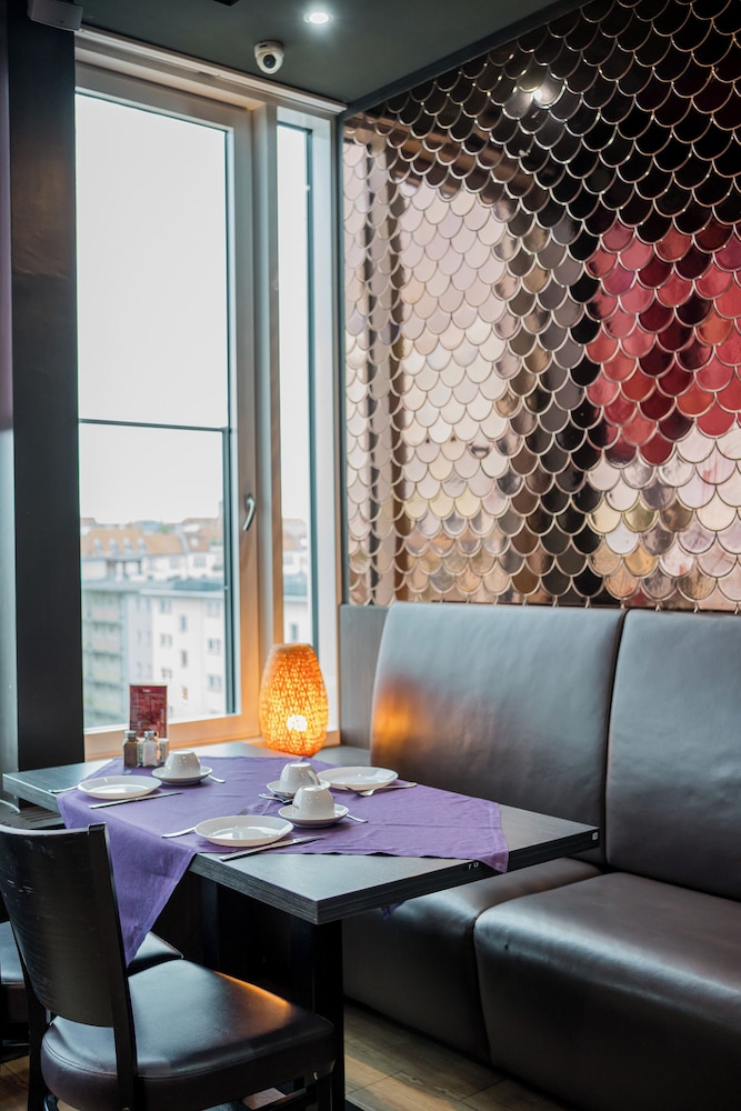 Homaris West Side – Self- Check In — Restaurant & bars in Berlin, Berlin