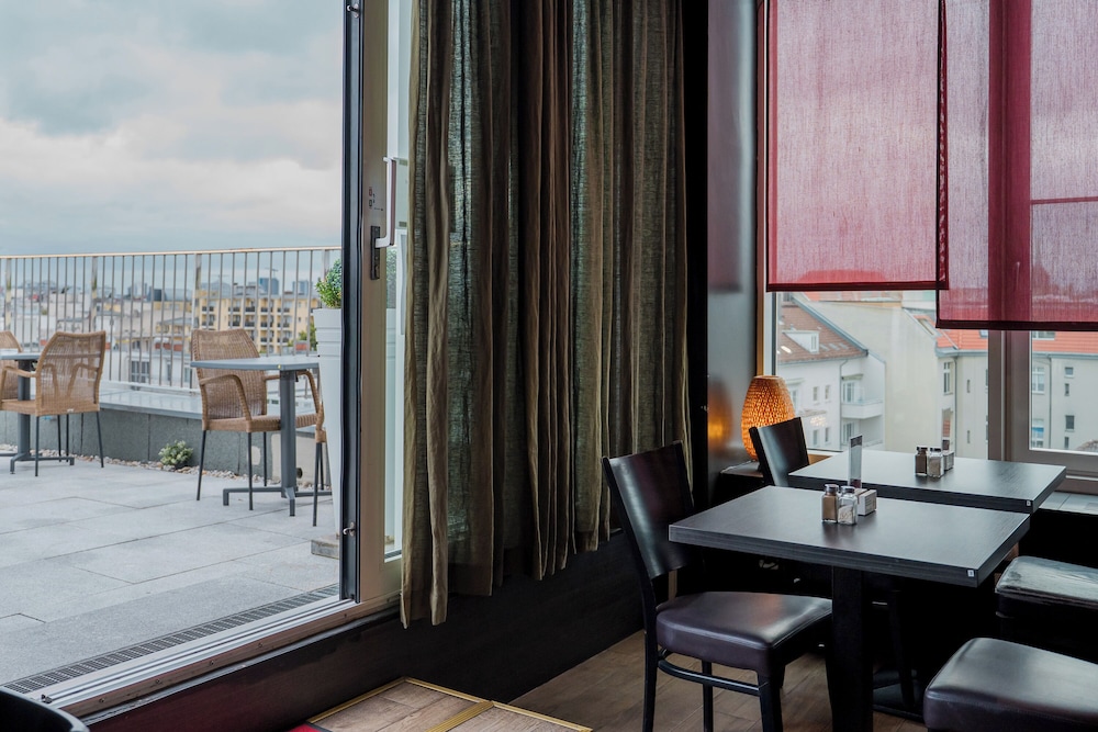 Homaris West Side – Self- Check In — Restaurant & bars in Berlin, Berlin