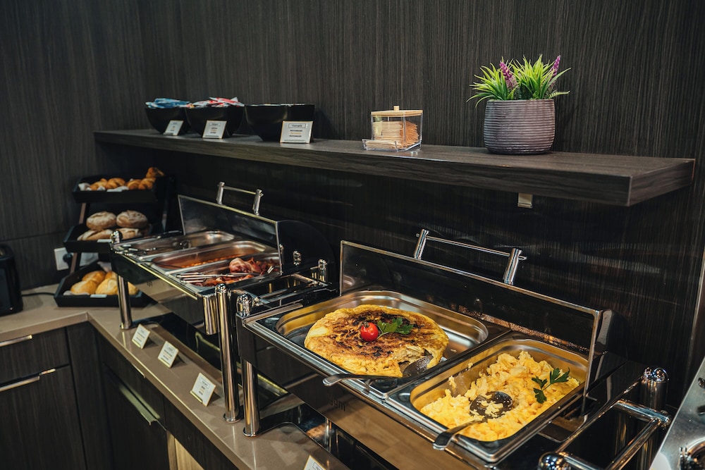 Homaris West Side – Self- Check In — Restaurant & bars in Berlin, Berlin