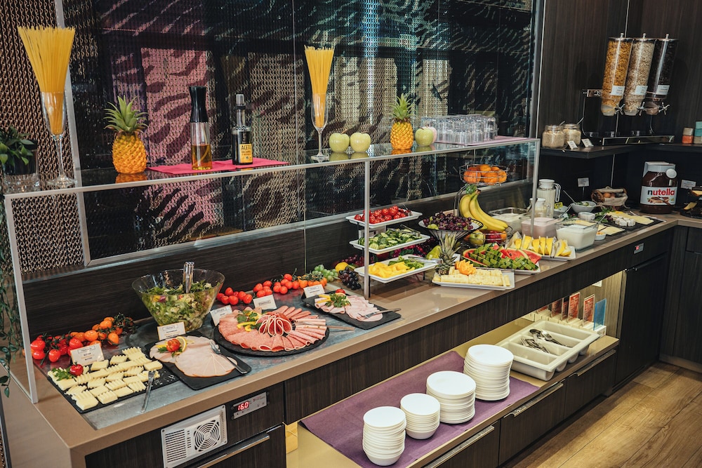 Homaris West Side – Self- Check In — Restaurant & bars in Berlin, Berlin