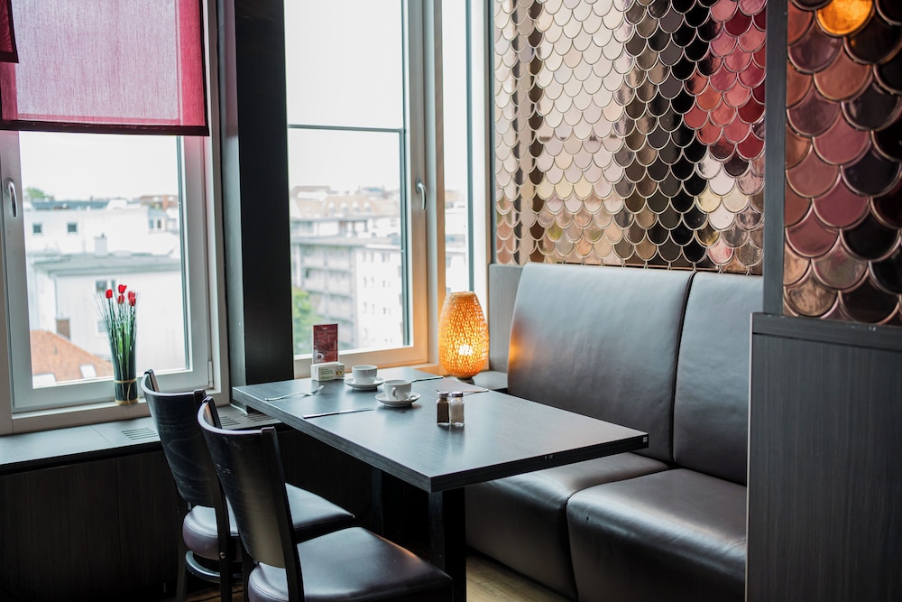 Homaris West Side – Self- Check In — Restaurant & bars in Berlin, Berlin