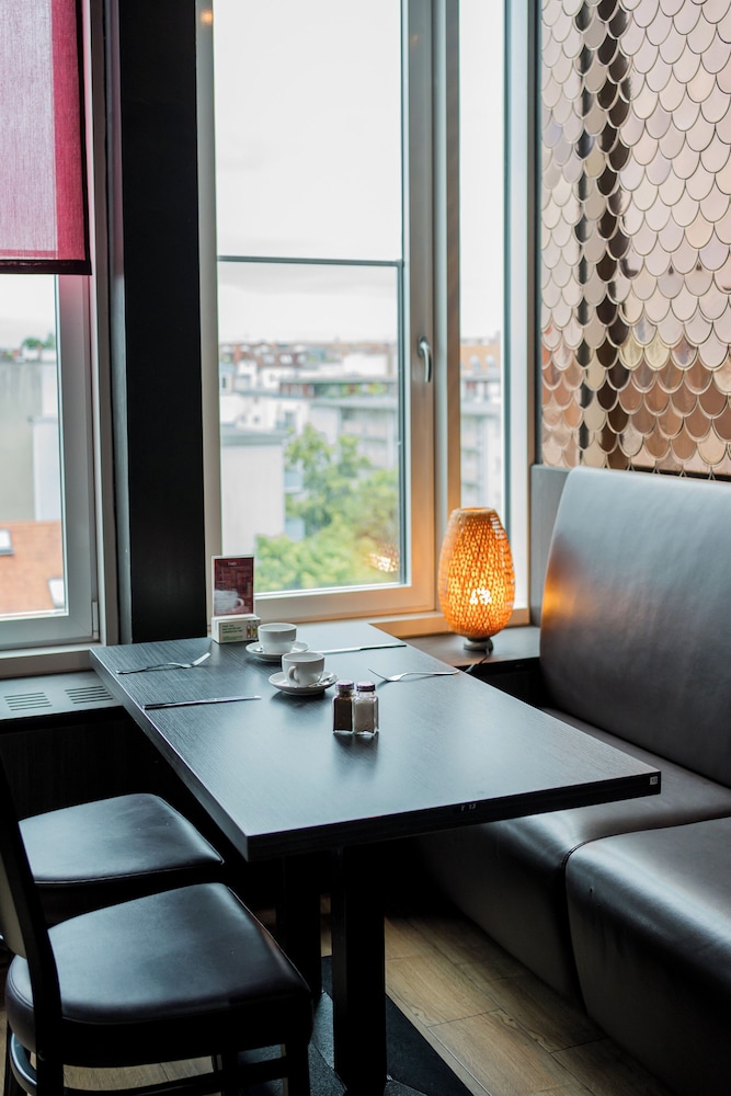 Homaris West Side – Self- Check In — Restaurant & bars in Berlin, Berlin