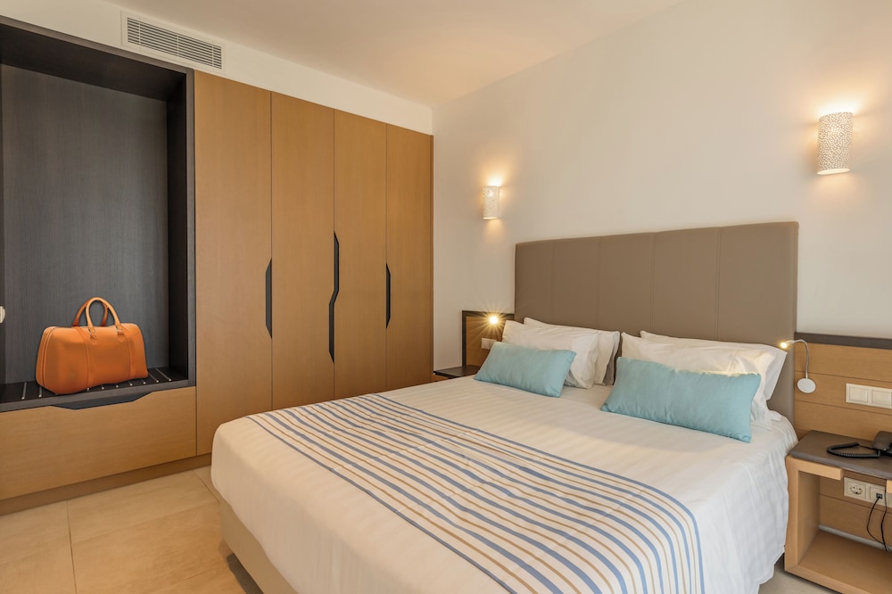 Minos Hotel — Hotel rooms in Rethymnon