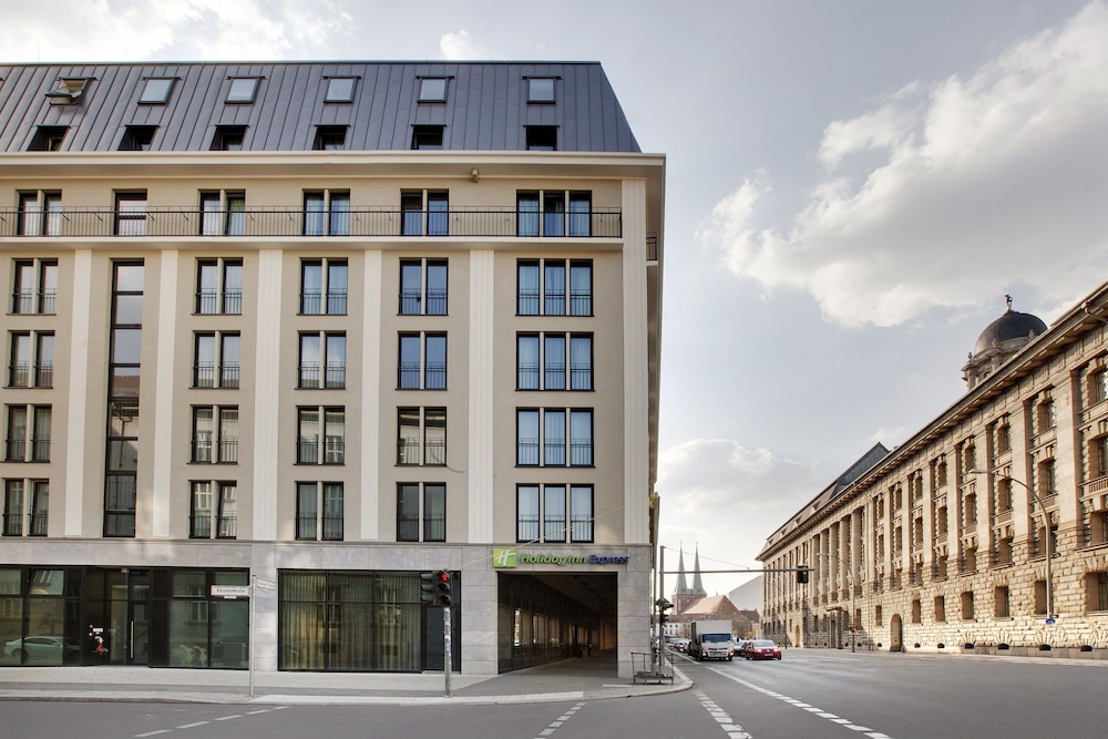 Holiday Inn Express Berlin - Alexanderplatz by IHG — Hotel building in Berlin, Berlin