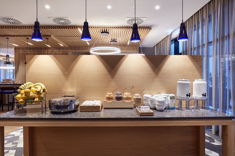 Holiday Inn Express Berlin - Alexanderplatz by IHG — Restaurant & bars in Berlin, Berlin