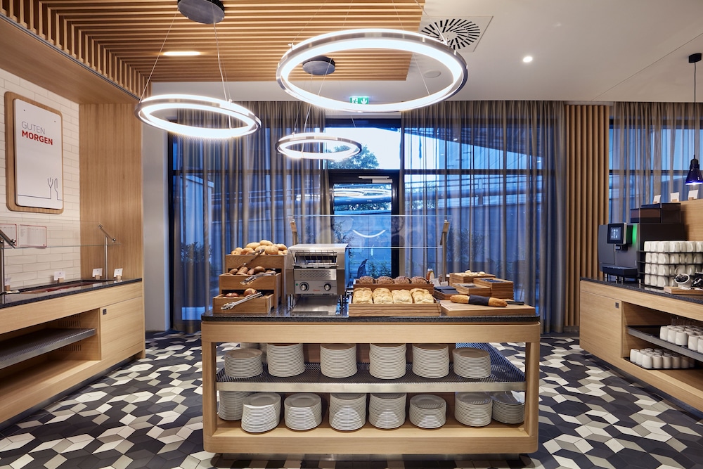 Holiday Inn Express Berlin - Alexanderplatz by IHG — Restaurant & bars in Berlin, Berlin