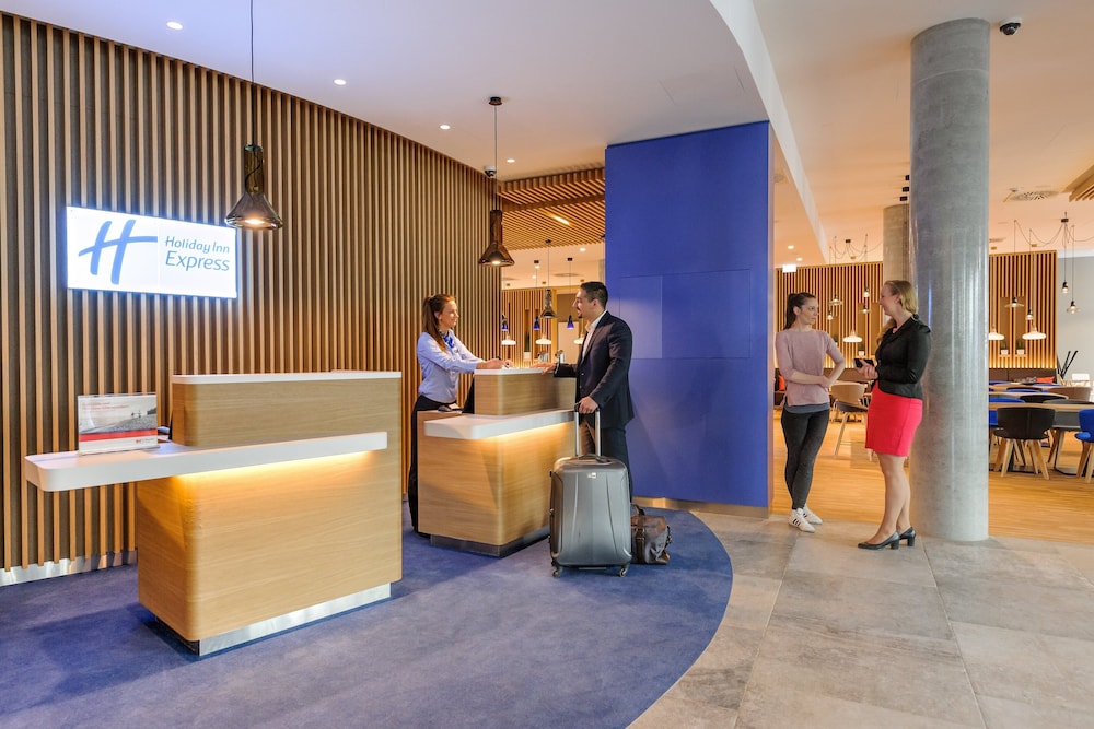 Holiday Inn Express Berlin - Alexanderplatz by IHG — Hotel building in Berlin, Berlin