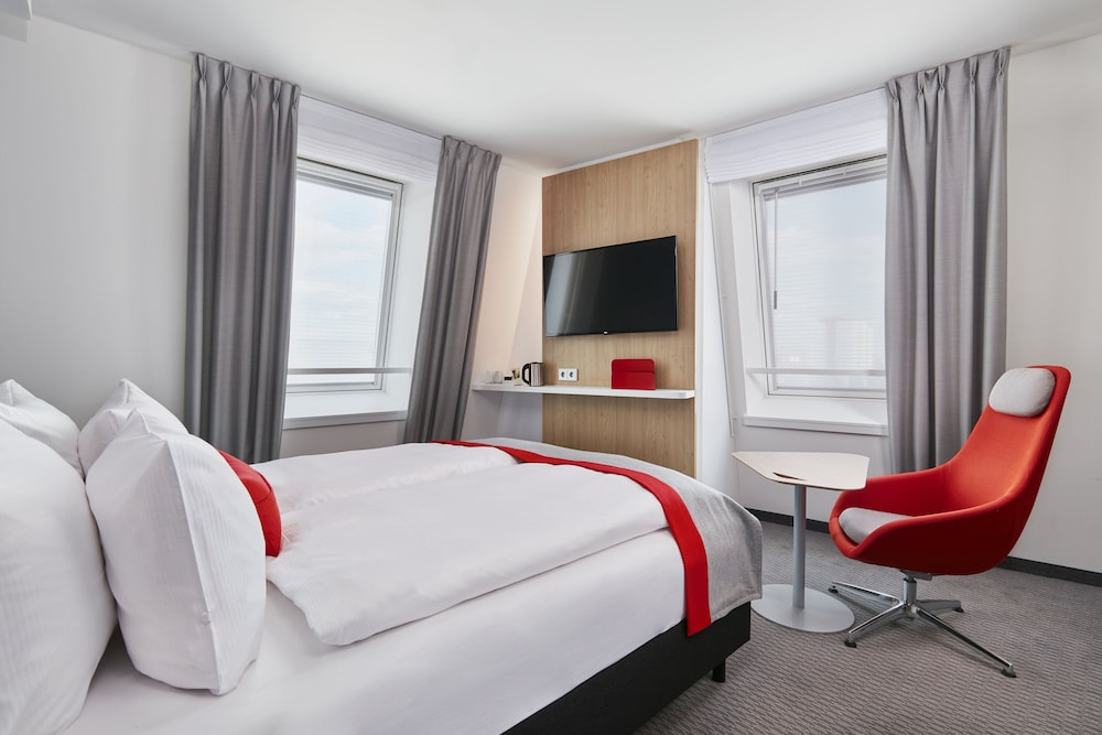 Holiday Inn Express Berlin - Alexanderplatz by IHG — Hotel rooms in Berlin, Berlin