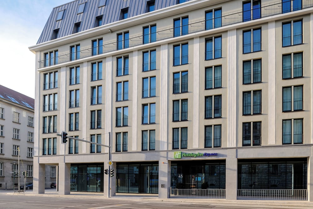 Holiday Inn Express Berlin - Alexanderplatz by IHG — Hotel building in Berlin, Berlin