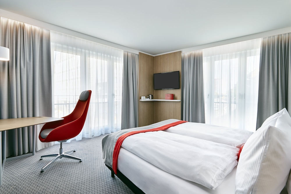 Holiday Inn Express Berlin - Alexanderplatz by IHG — Hotel rooms in Berlin, Berlin