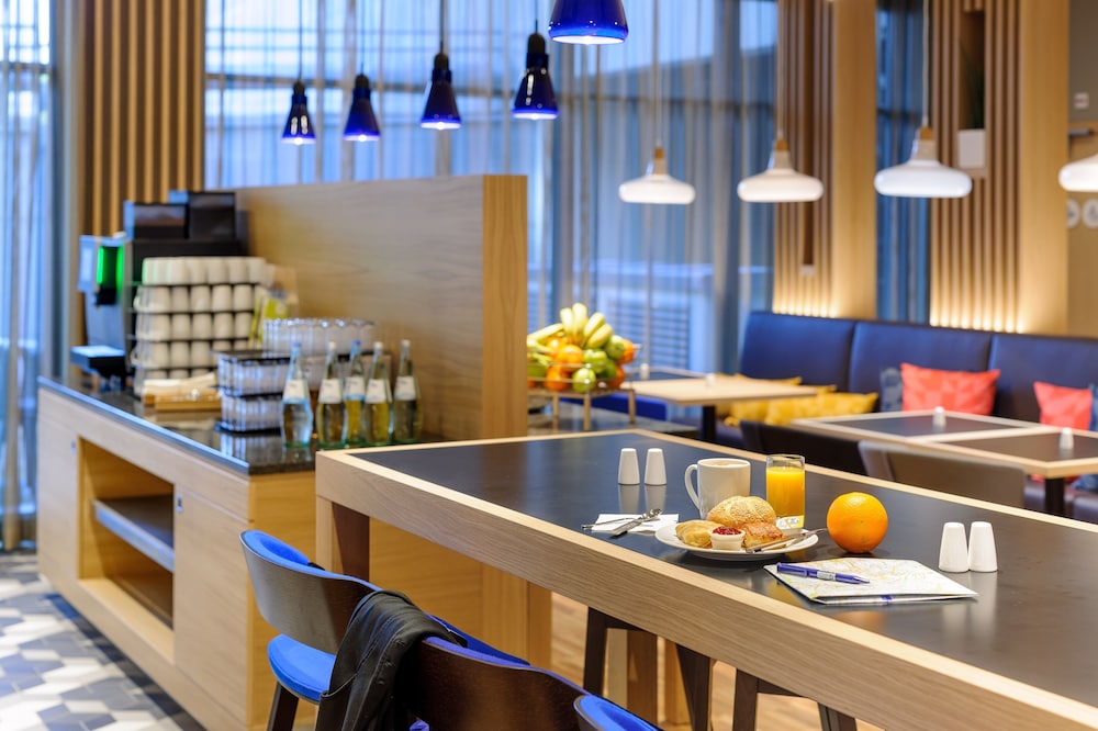 Holiday Inn Express Berlin - Alexanderplatz by IHG — Restaurant & bars in Berlin, Berlin