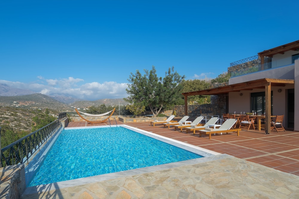 Miramare Resort & Spa — Swimming pool in Ammoudara (Agios Nikolaos)