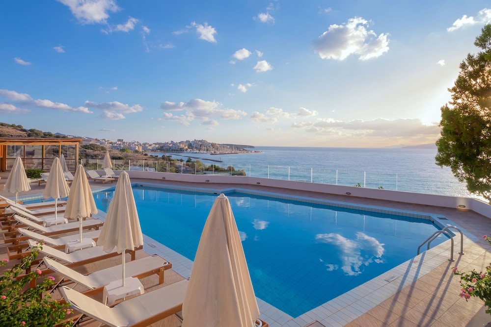 Miramare Resort & Spa — Swimming pool in Ammoudara (Agios Nikolaos)
