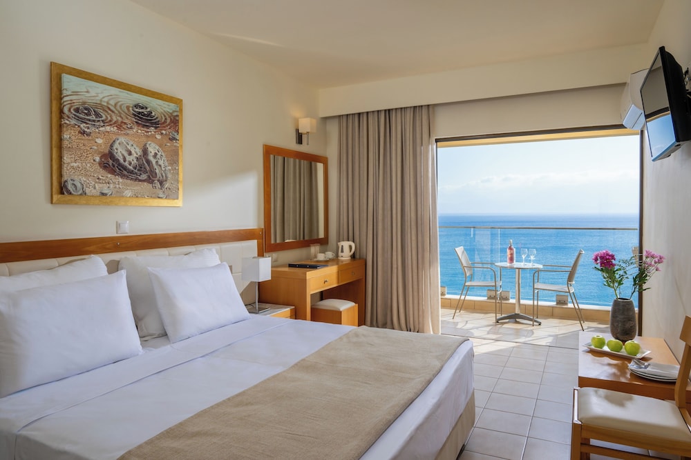 Miramare Resort & Spa — Hotel rooms in Ammoudara (Agios Nikolaos)