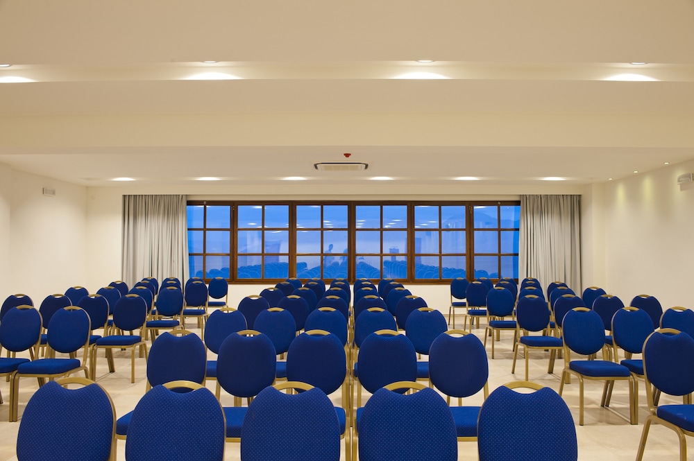 Miramare Resort & Spa — Hotel building in Ammoudara (Agios Nikolaos)