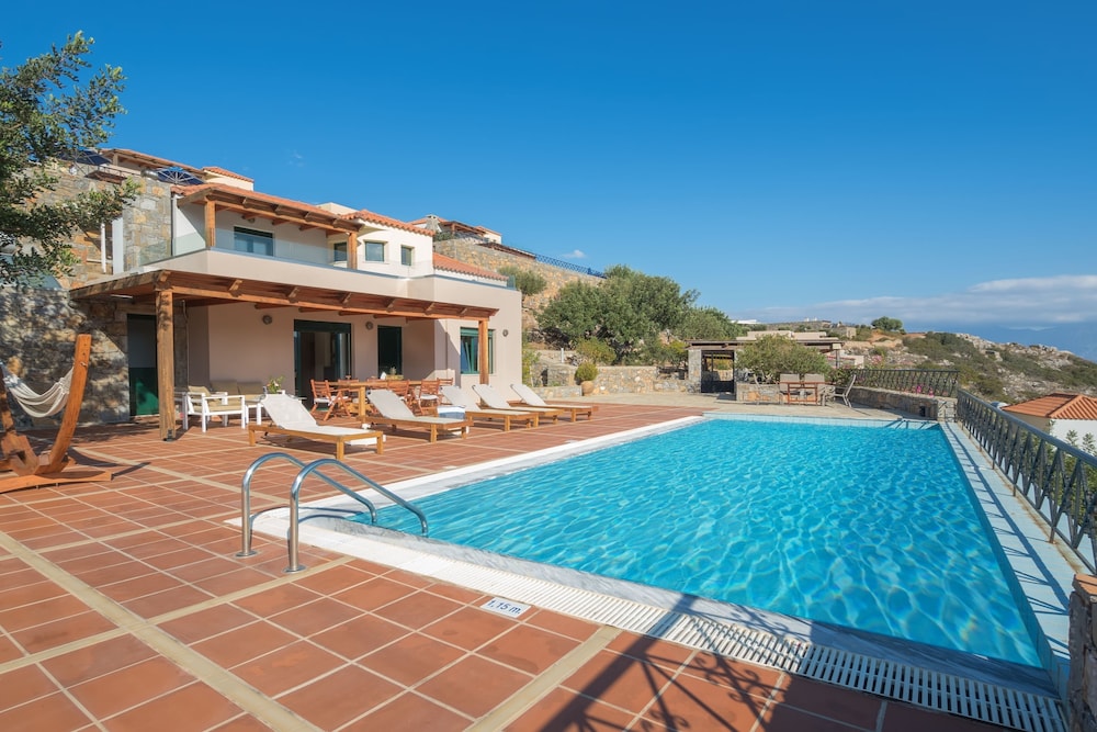 Miramare Resort & Spa — Swimming pool in Ammoudara (Agios Nikolaos)
