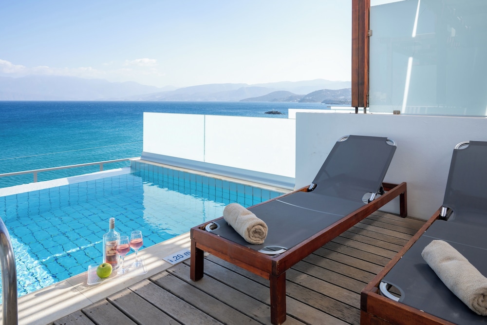 Miramare Resort & Spa — Swimming pool in Ammoudara (Agios Nikolaos)