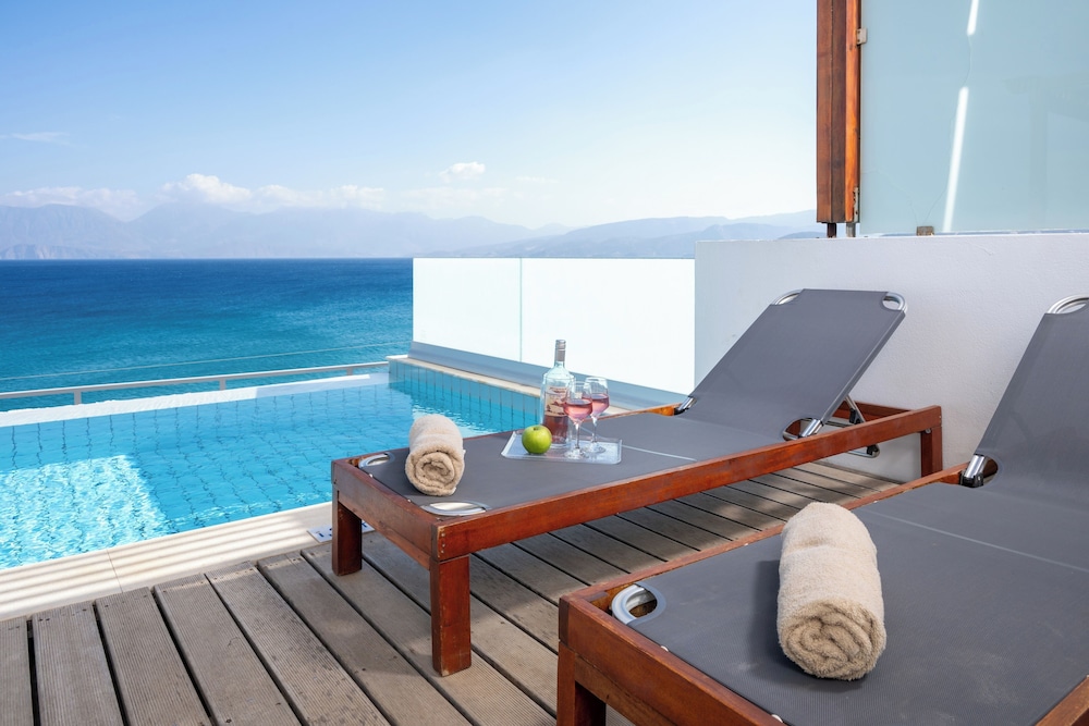 Miramare Resort & Spa — Swimming pool in Ammoudara (Agios Nikolaos)