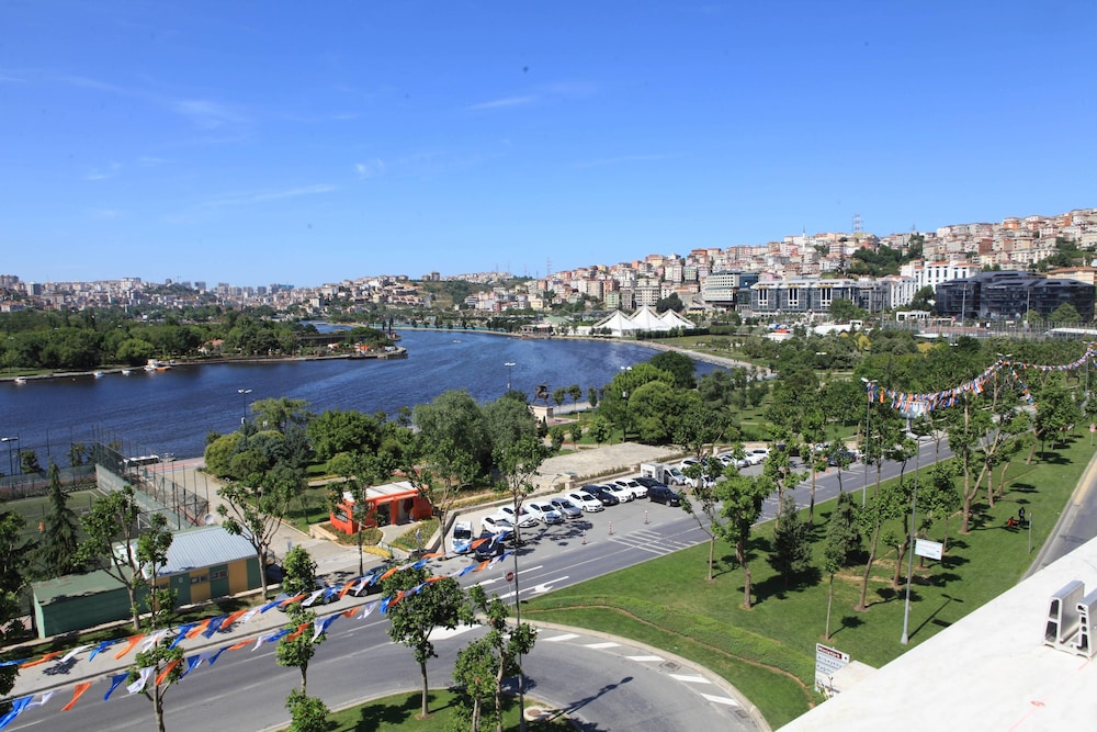 Ramada by Wyndham Istanbul Golden Horn - zdjęcie 3