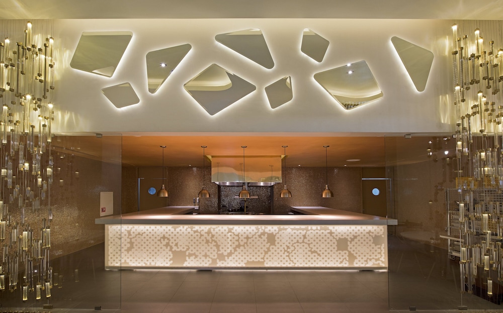 Nickelodeon Hotels & Resorts Punta Cana, Gourmet All Inclusive by Karisma — Restaurant & bars in Uvero Alto, La Altagracia